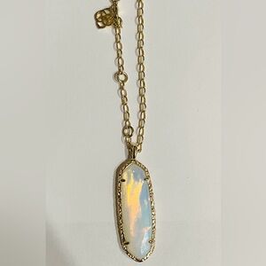 Kendra Scott Lee Gold Pendant Necklace in Ivory Pearl / Opalite (Iridescent)